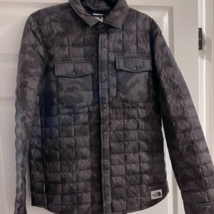 New mens Thermoball North Face jacket in camo size M